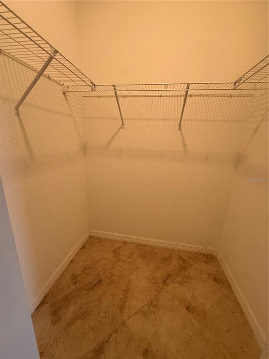 Activo con contrato: $2,300 (3 camas, 2 baños, 1950 Pies cuadrados)