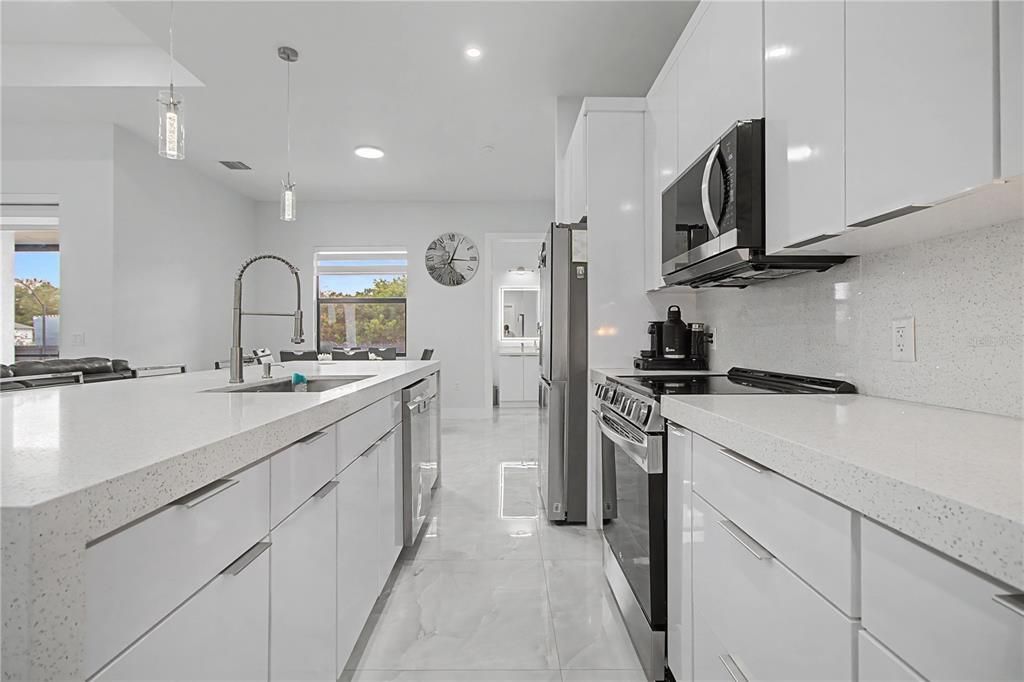 Activo con contrato: $439,900 (3 camas, 2 baños, 1643 Pies cuadrados)