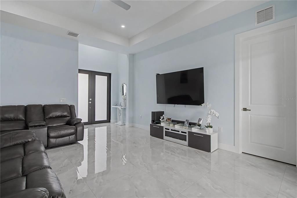Activo con contrato: $439,900 (3 camas, 2 baños, 1643 Pies cuadrados)