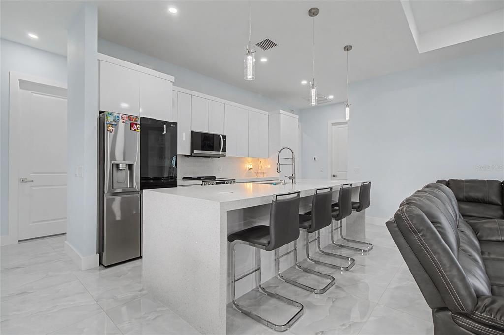Activo con contrato: $439,900 (3 camas, 2 baños, 1643 Pies cuadrados)