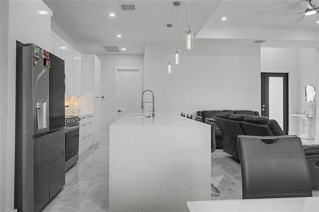Activo con contrato: $439,900 (3 camas, 2 baños, 1643 Pies cuadrados)