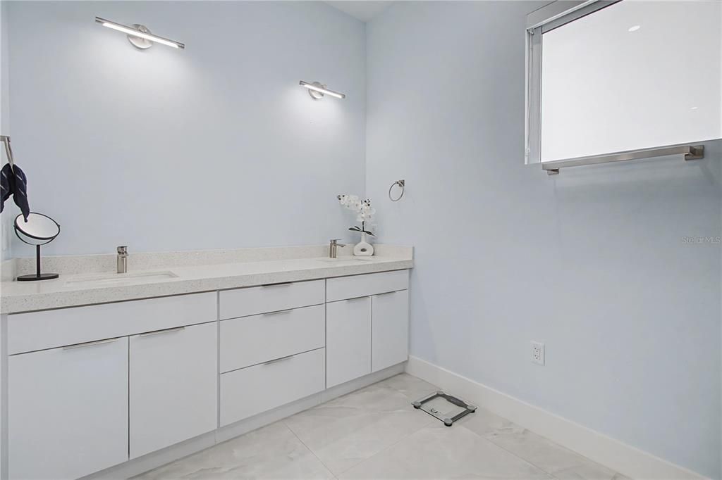 Activo con contrato: $439,900 (3 camas, 2 baños, 1643 Pies cuadrados)