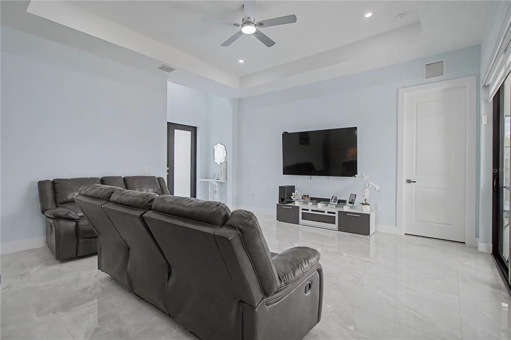 Activo con contrato: $439,900 (3 camas, 2 baños, 1643 Pies cuadrados)