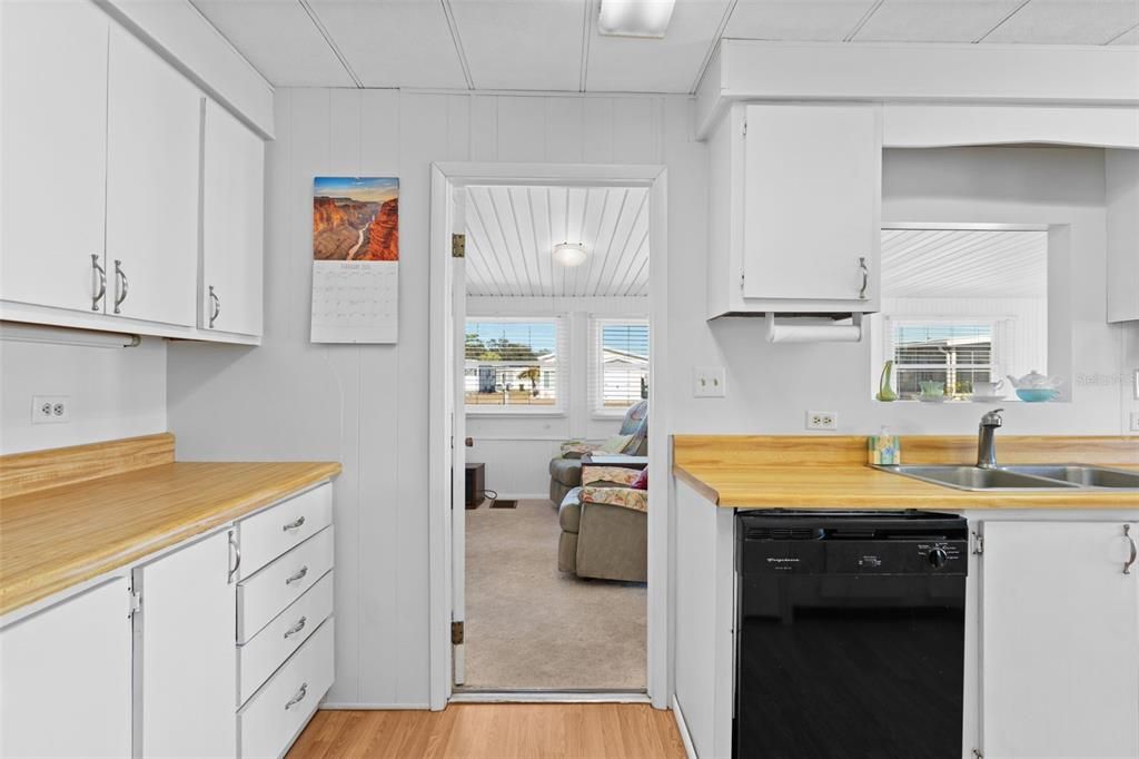 Activo con contrato: $119,500 (3 camas, 3 baños, 1728 Pies cuadrados)