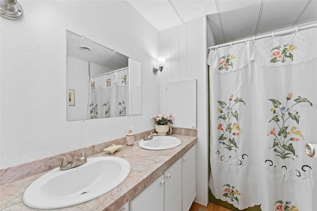 Activo con contrato: $119,500 (3 camas, 3 baños, 1728 Pies cuadrados)