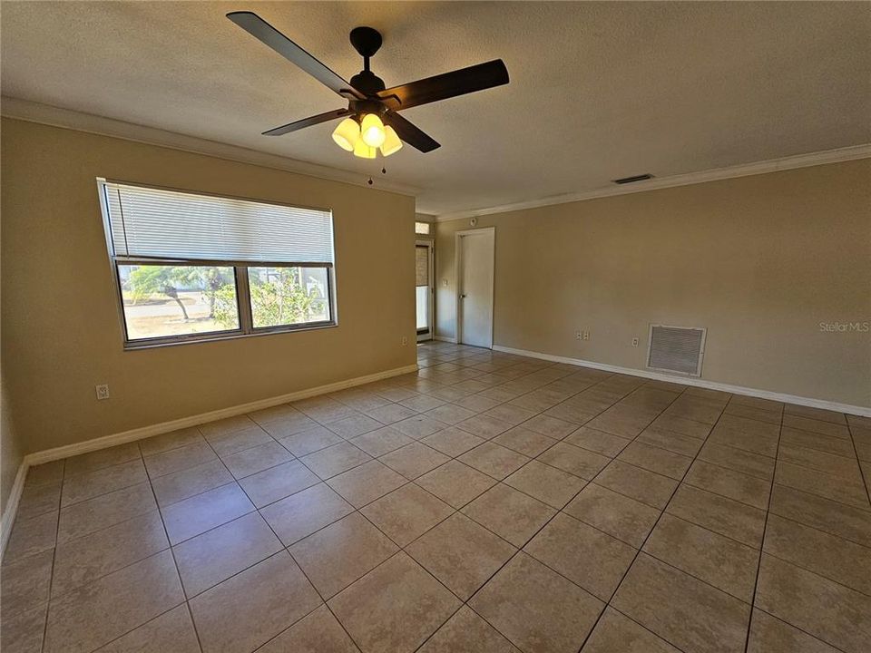 Activo con contrato: $299,900 (2 camas, 2 baños, 1161 Pies cuadrados)