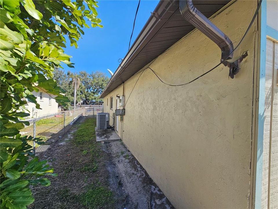 Activo con contrato: $299,900 (2 camas, 2 baños, 1161 Pies cuadrados)