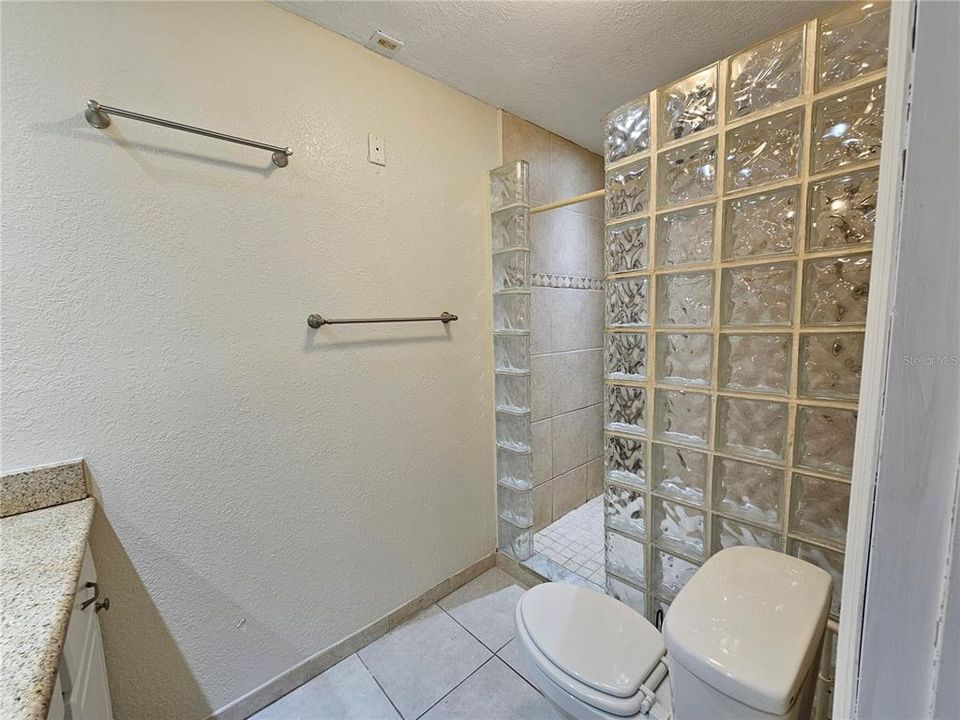Activo con contrato: $299,900 (2 camas, 2 baños, 1161 Pies cuadrados)