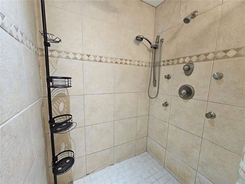 Activo con contrato: $299,900 (2 camas, 2 baños, 1161 Pies cuadrados)