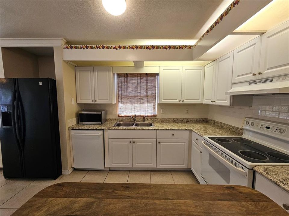 Activo con contrato: $299,900 (2 camas, 2 baños, 1161 Pies cuadrados)