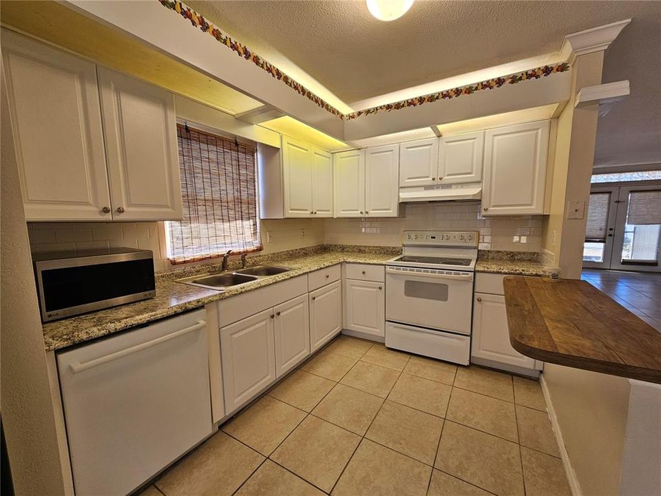 Activo con contrato: $299,900 (2 camas, 2 baños, 1161 Pies cuadrados)