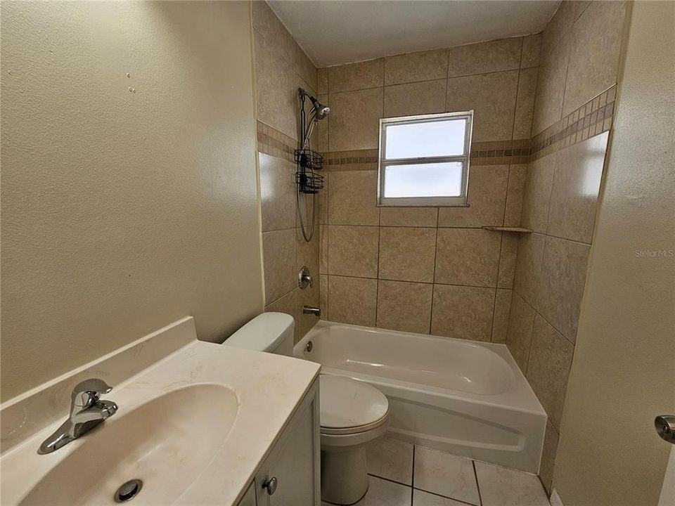 Activo con contrato: $299,900 (2 camas, 2 baños, 1161 Pies cuadrados)