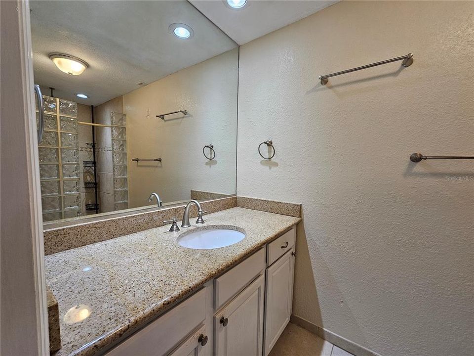 Activo con contrato: $299,900 (2 camas, 2 baños, 1161 Pies cuadrados)