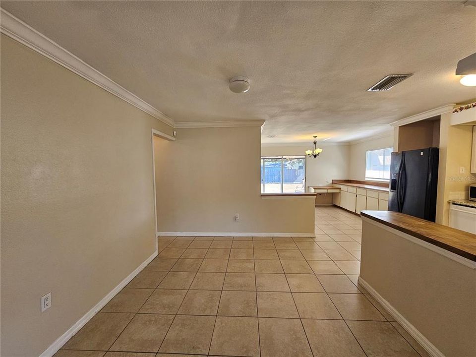 Activo con contrato: $299,900 (2 camas, 2 baños, 1161 Pies cuadrados)