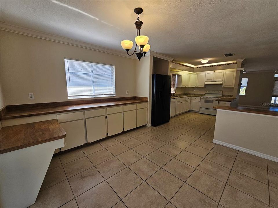 Activo con contrato: $299,900 (2 camas, 2 baños, 1161 Pies cuadrados)