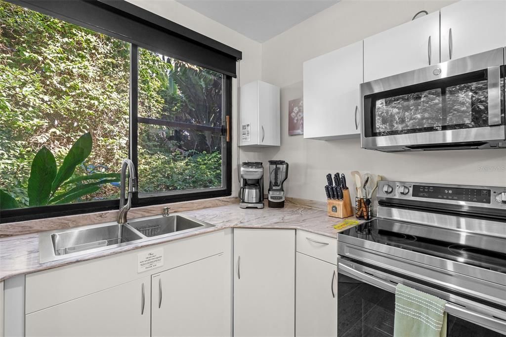 For Sale: $1,259,000 (4 beds, 3 baths, 2000 Square Feet)