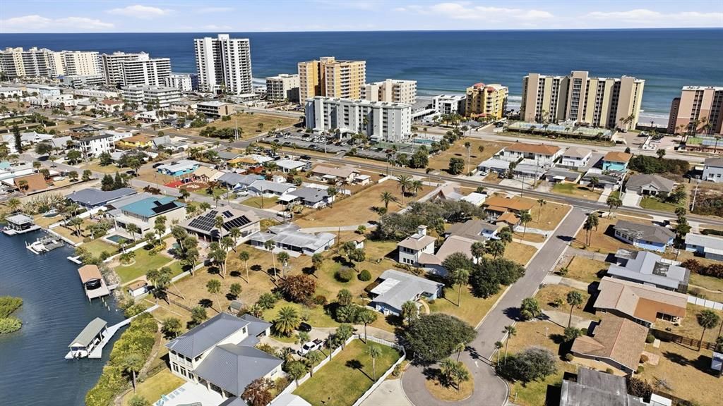 На продажу: $350,000 (0.23 acres)
