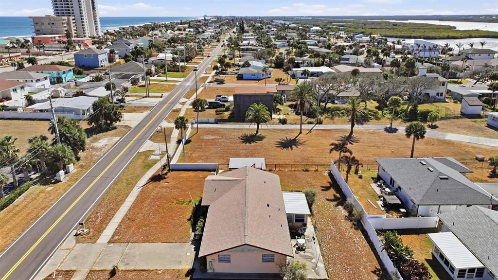 На продажу: $350,000 (0.23 acres)