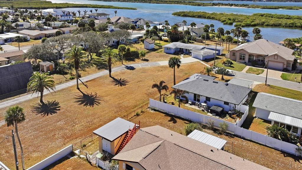На продажу: $350,000 (0.23 acres)