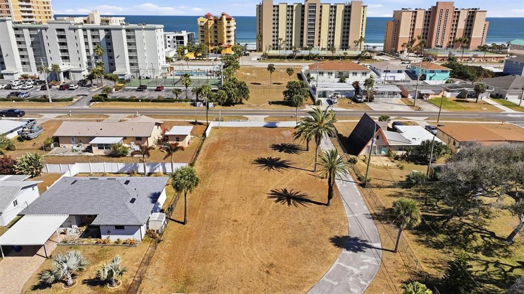 На продажу: $350,000 (0.23 acres)