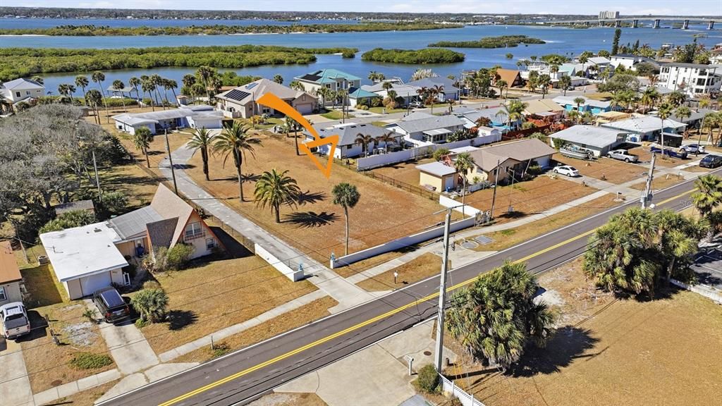На продажу: $350,000 (0.23 acres)