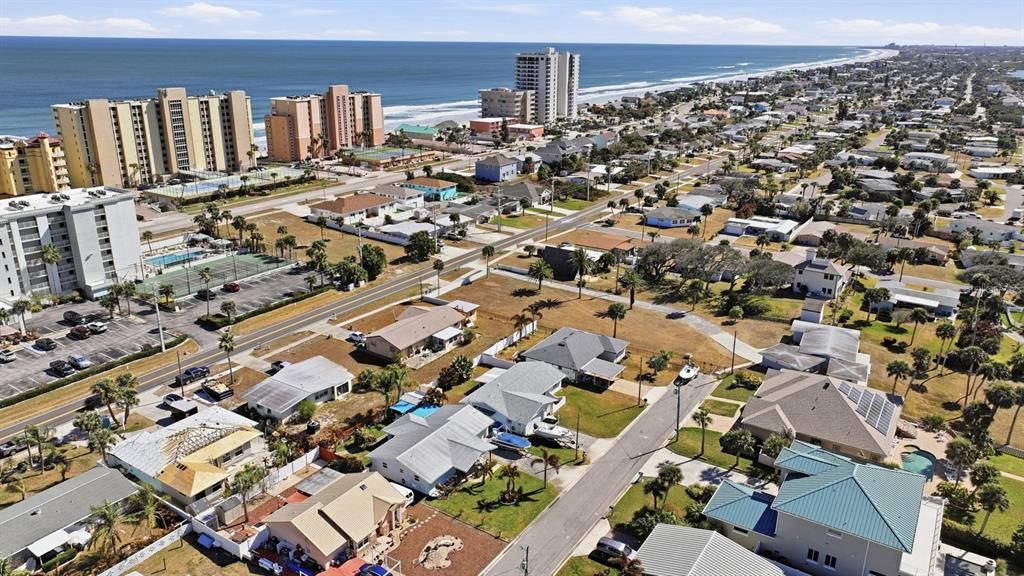 На продажу: $350,000 (0.23 acres)