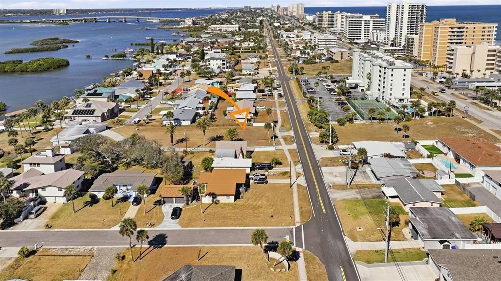 На продажу: $350,000 (0.23 acres)