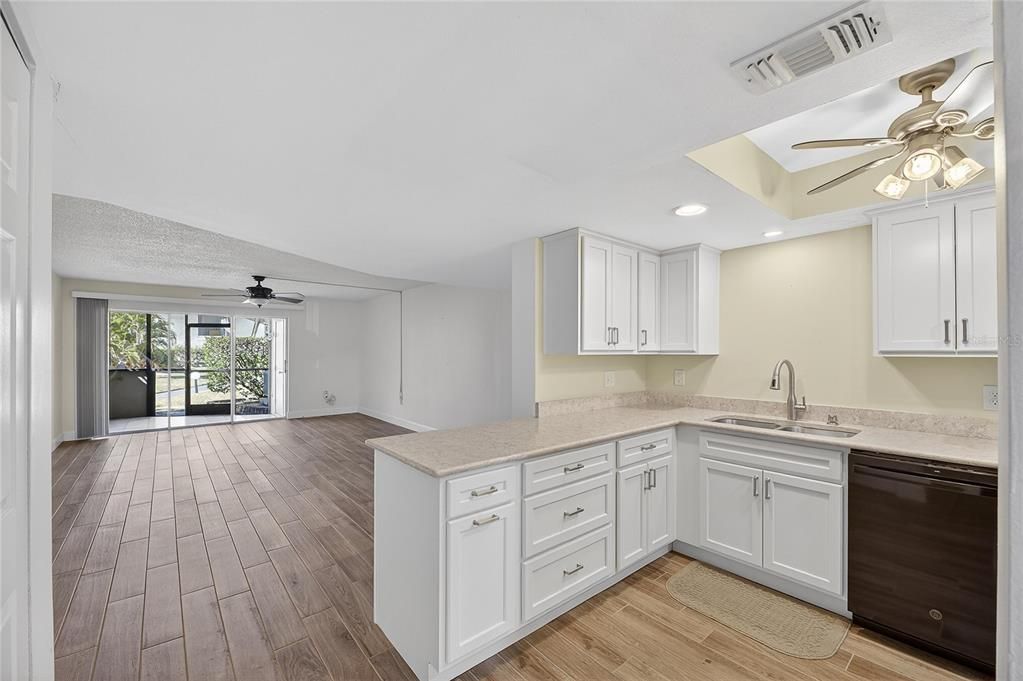 En Venta: $200,000 (2 camas, 2 baños, 1296 Pies cuadrados)