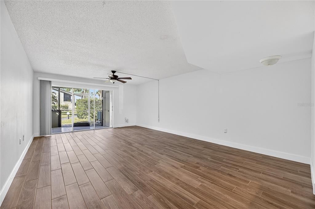 En Venta: $200,000 (2 camas, 2 baños, 1296 Pies cuadrados)