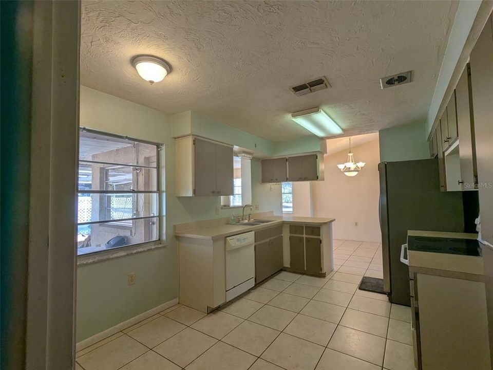 Activo con contrato: $179,999 (2 camas, 1 baños, 1156 Pies cuadrados)