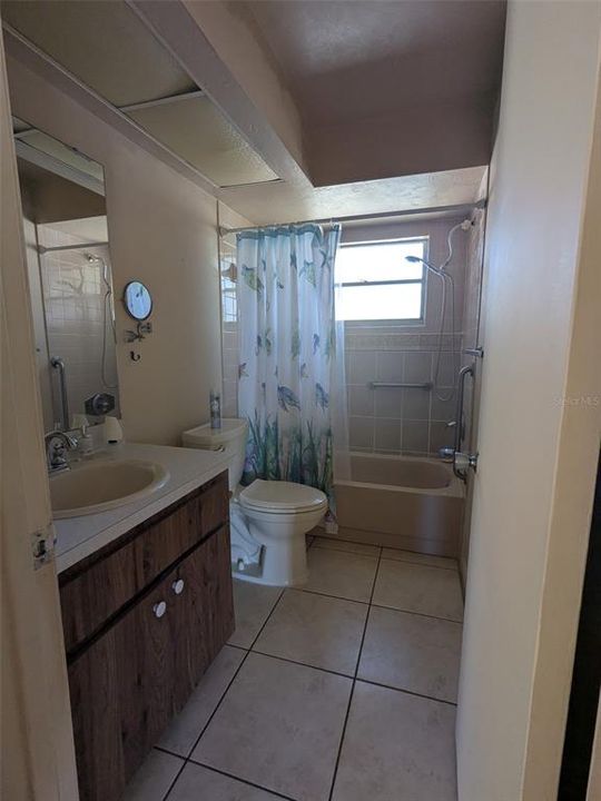 Activo con contrato: $179,999 (2 camas, 1 baños, 1156 Pies cuadrados)