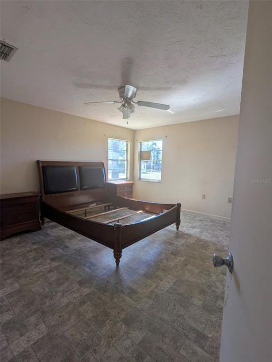 Activo con contrato: $179,999 (2 camas, 1 baños, 1156 Pies cuadrados)