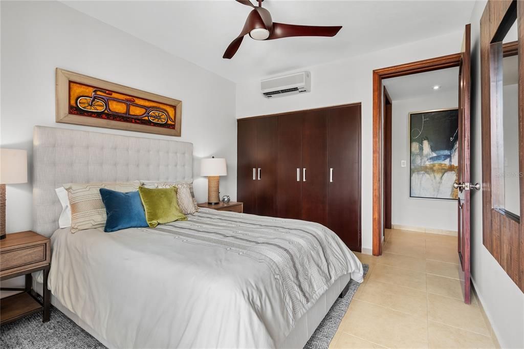 En Venta: $1,599,000 (4 camas, 3 baños, 3010 Pies cuadrados)
