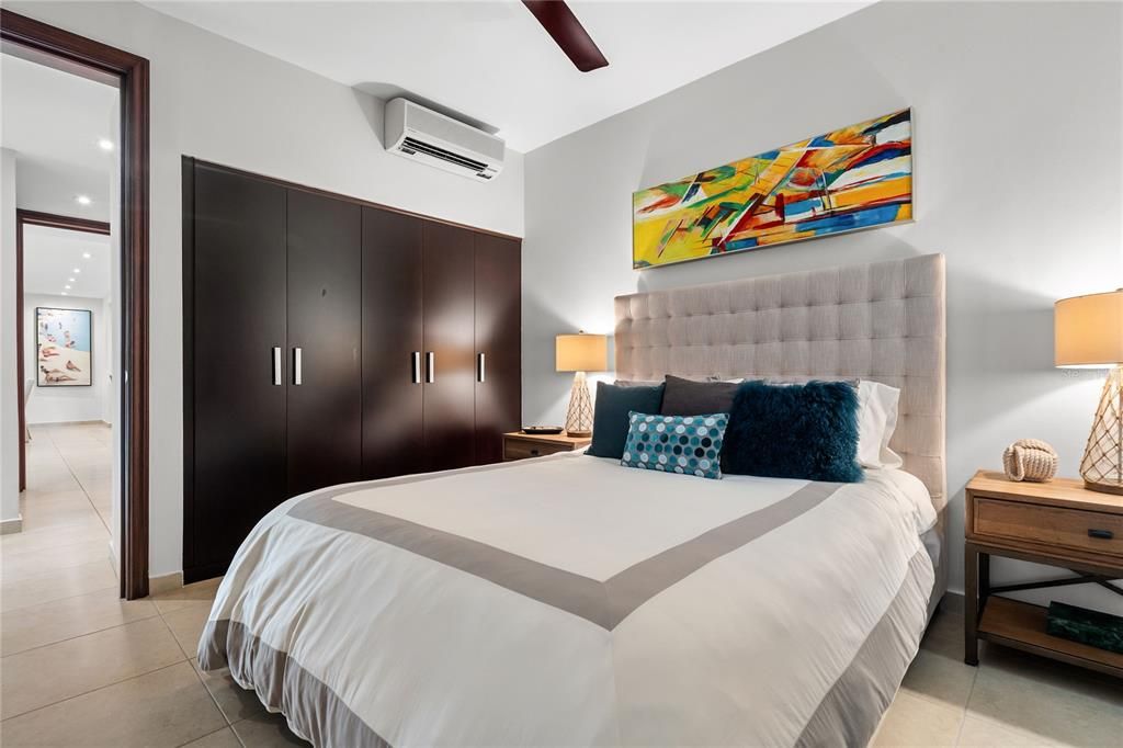 En Venta: $1,599,000 (4 camas, 3 baños, 3010 Pies cuadrados)