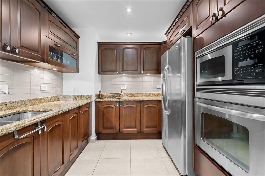 En Venta: $1,599,000 (4 camas, 3 baños, 3010 Pies cuadrados)