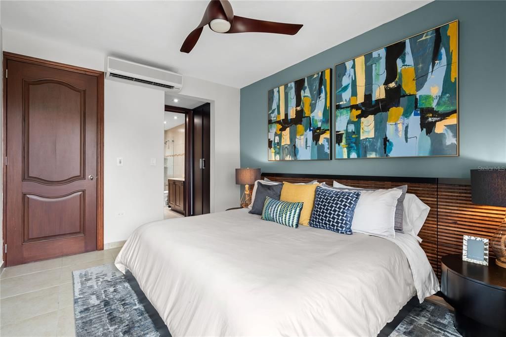 En Venta: $1,599,000 (4 camas, 3 baños, 3010 Pies cuadrados)