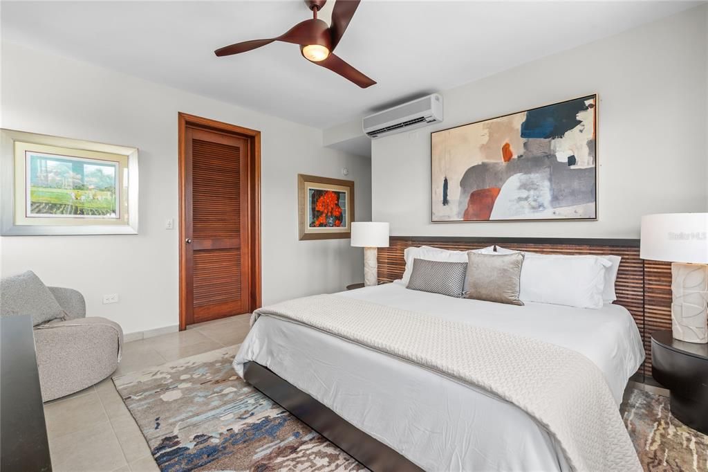 En Venta: $1,599,000 (4 camas, 3 baños, 3010 Pies cuadrados)