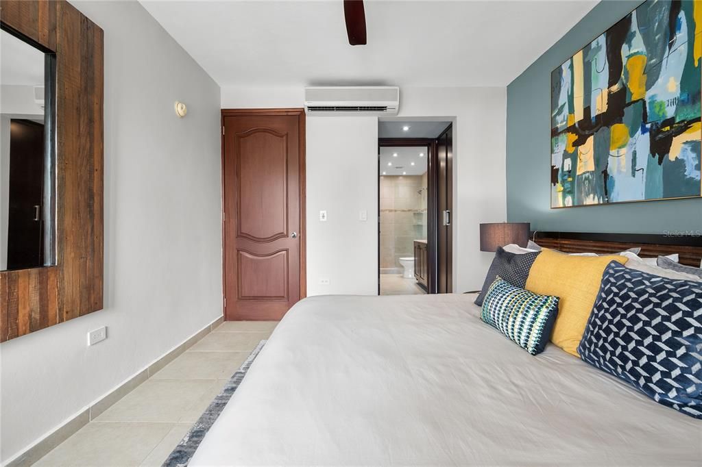 En Venta: $1,599,000 (4 camas, 3 baños, 3010 Pies cuadrados)