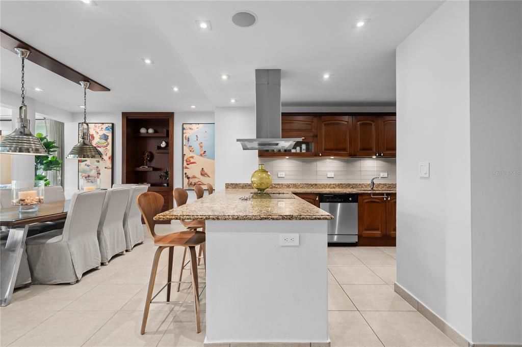 En Venta: $1,599,000 (4 camas, 3 baños, 3010 Pies cuadrados)