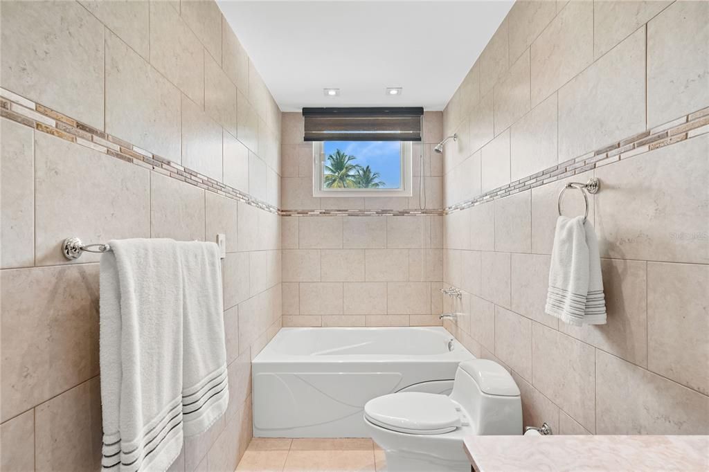 En Venta: $1,599,000 (4 camas, 3 baños, 3010 Pies cuadrados)