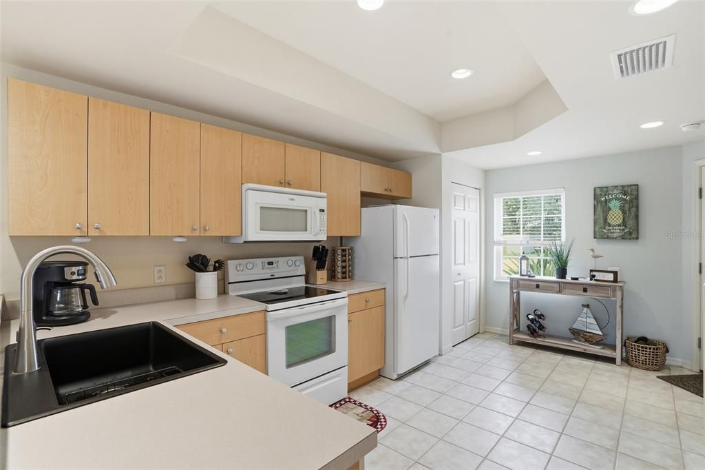 Activo con contrato: $169,000 (2 camas, 2 baños, 1154 Pies cuadrados)