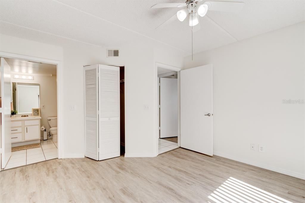 На продажу: $128,900 (2 спален, 2 ванн, 864 Квадратных фут)