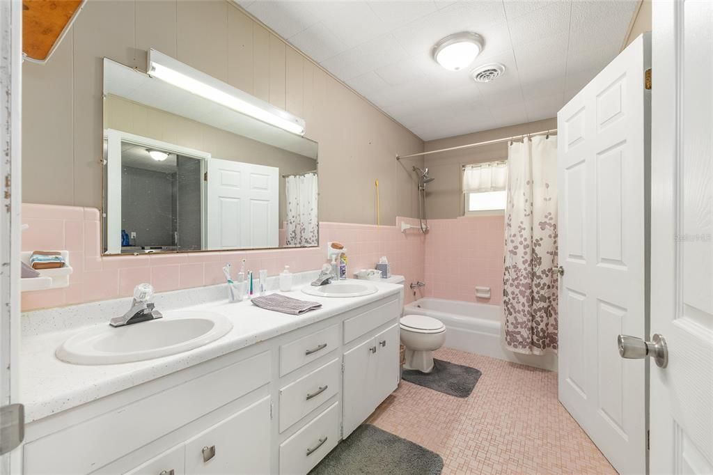 Active With Contract: $249,700 (3 beds, 2 baths, 1740 Square Feet)