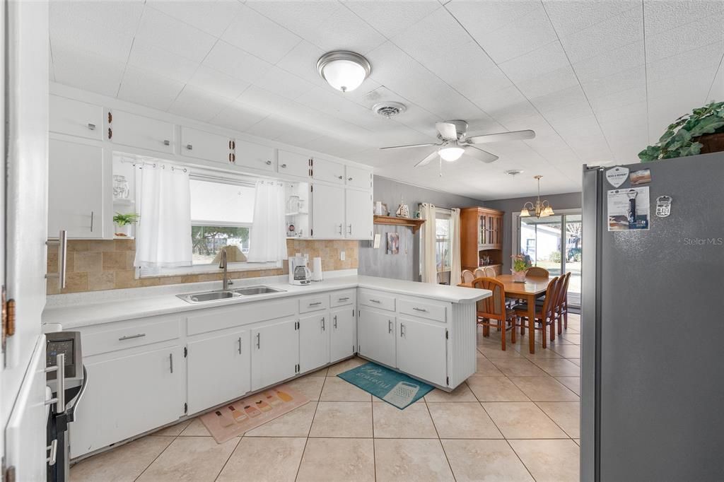 Active With Contract: $249,700 (3 beds, 2 baths, 1740 Square Feet)