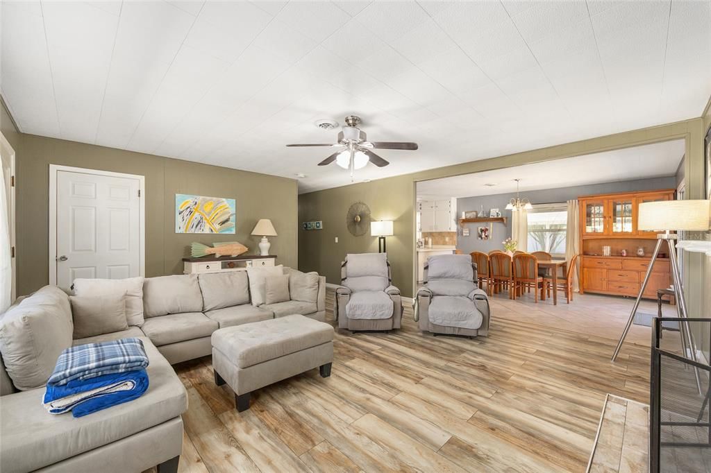 Active With Contract: $249,700 (3 beds, 2 baths, 1740 Square Feet)