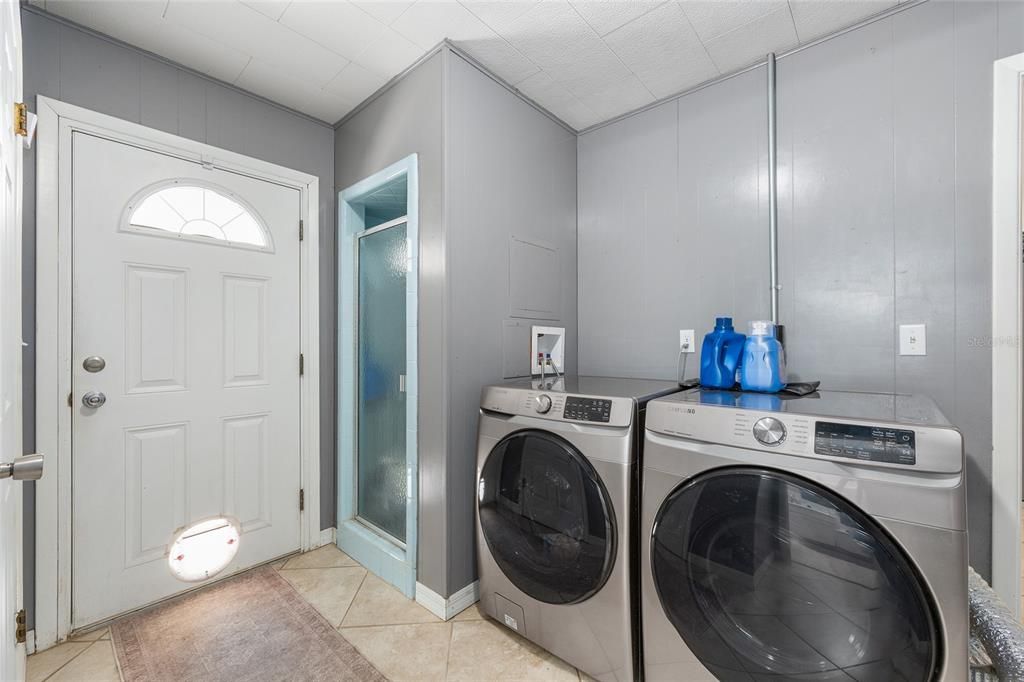 Active With Contract: $249,700 (3 beds, 2 baths, 1740 Square Feet)