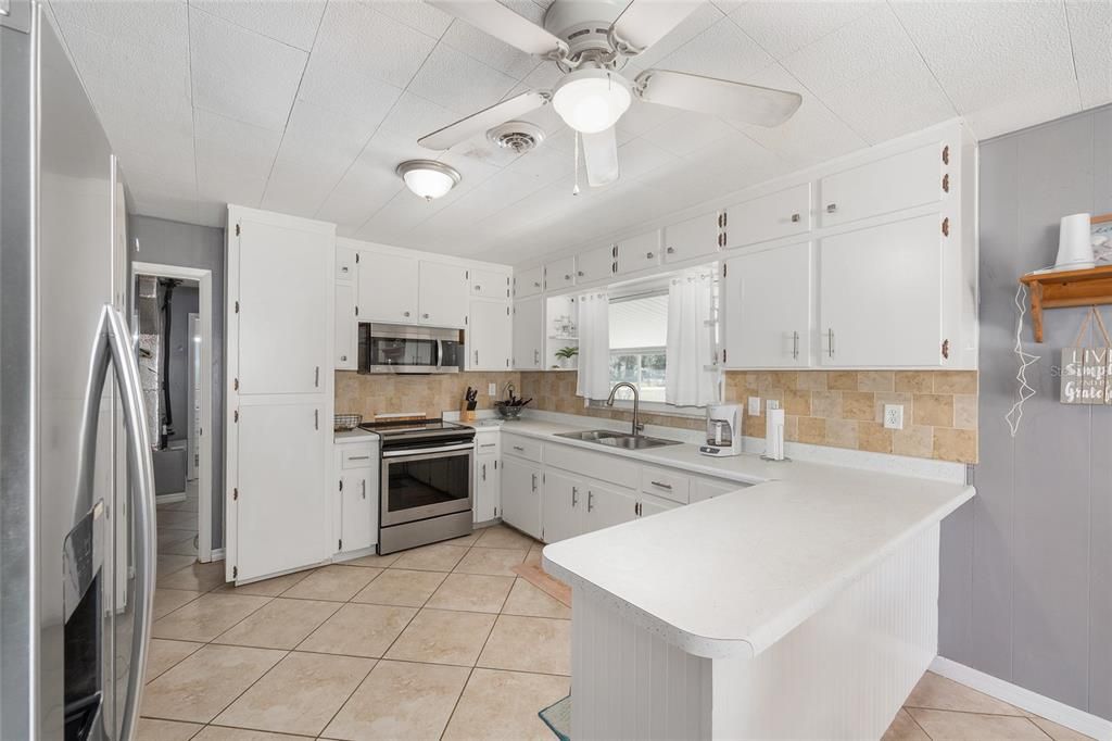 Active With Contract: $249,700 (3 beds, 2 baths, 1740 Square Feet)