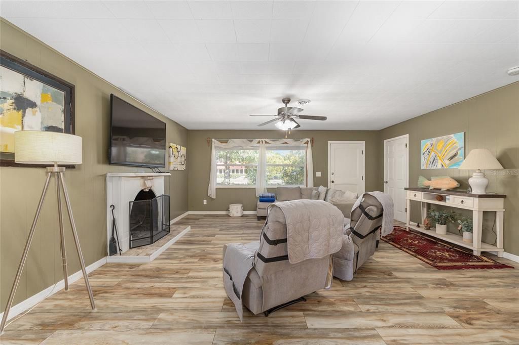 Active With Contract: $249,700 (3 beds, 2 baths, 1740 Square Feet)