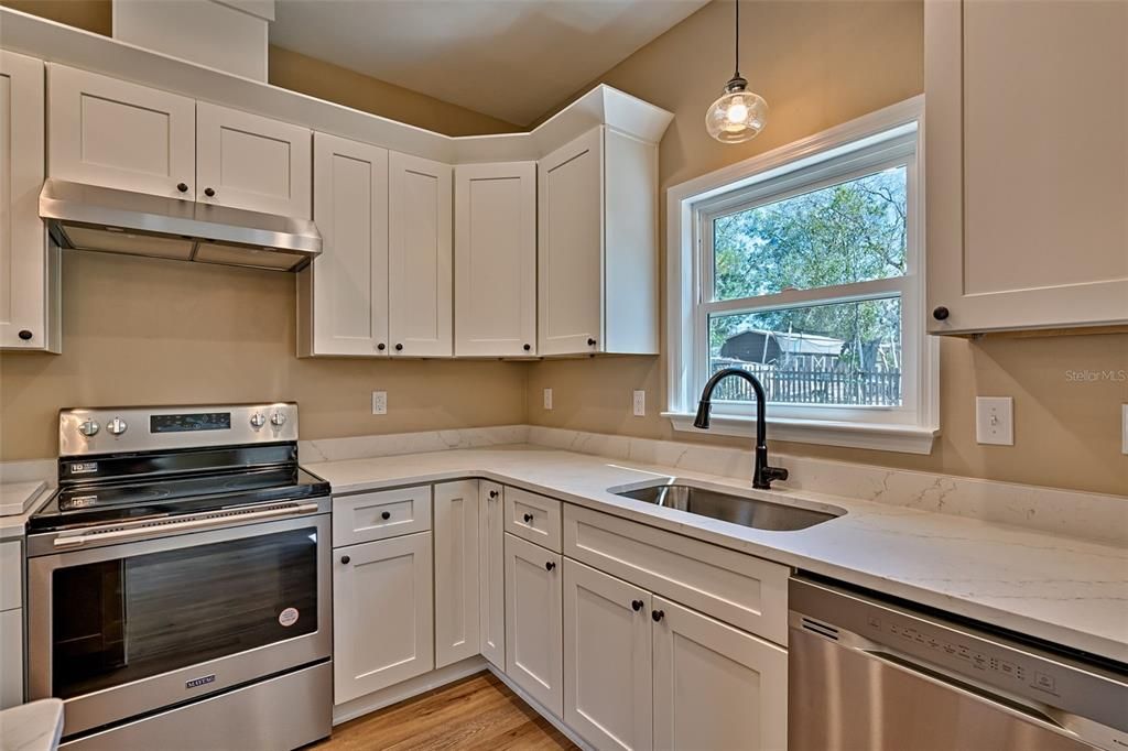 For Sale: $289,000 (3 beds, 2 baths, 1344 Square Feet)