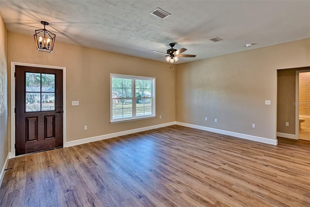 For Sale: $289,000 (3 beds, 2 baths, 1344 Square Feet)